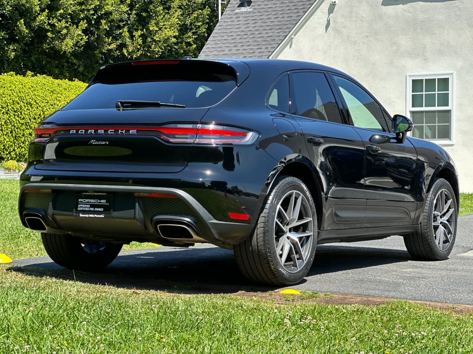 Thumbnail: 2025 Porsche Macan - 8