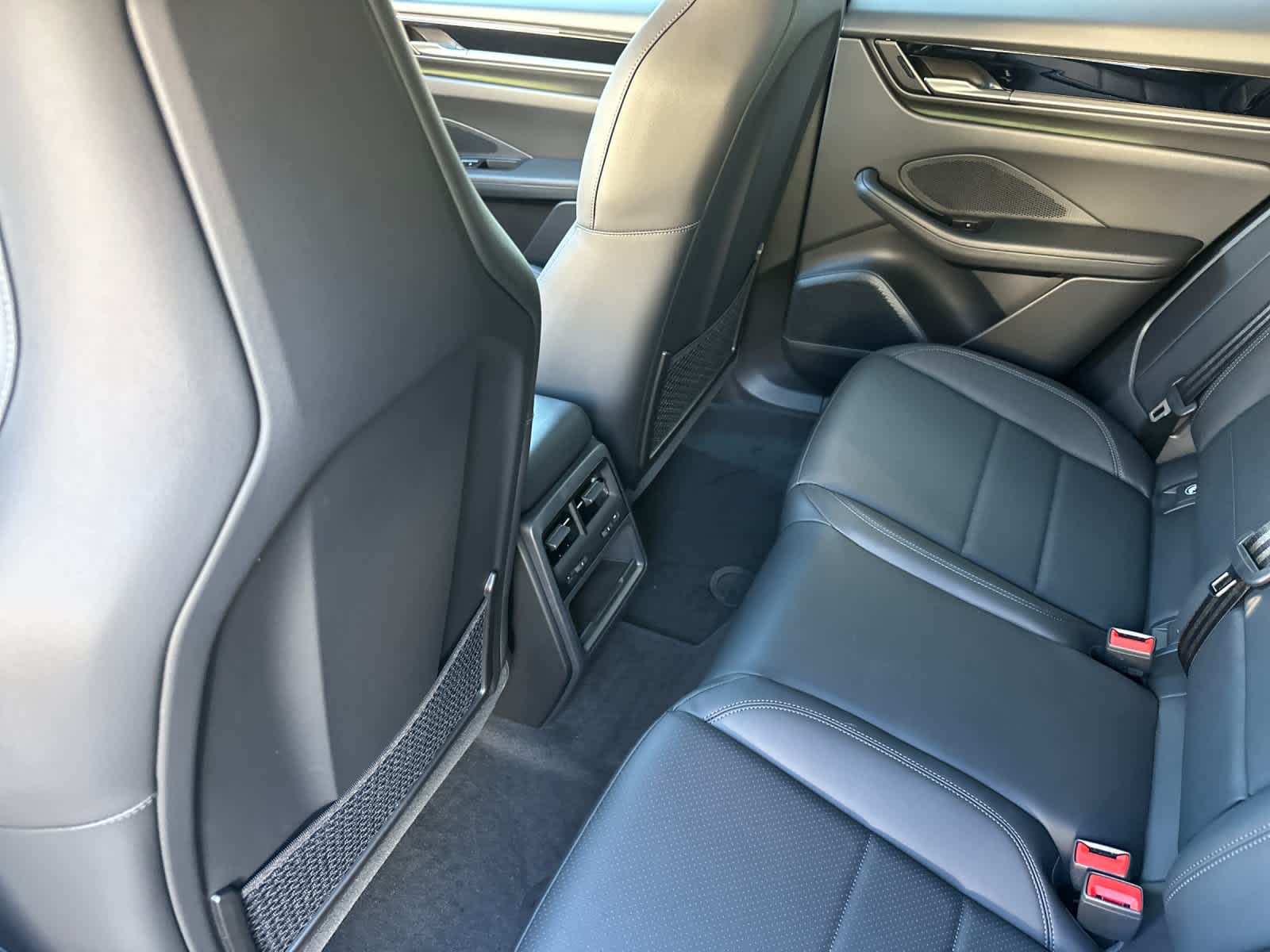 Thumbnail: 2026 Porsche Macan - 13