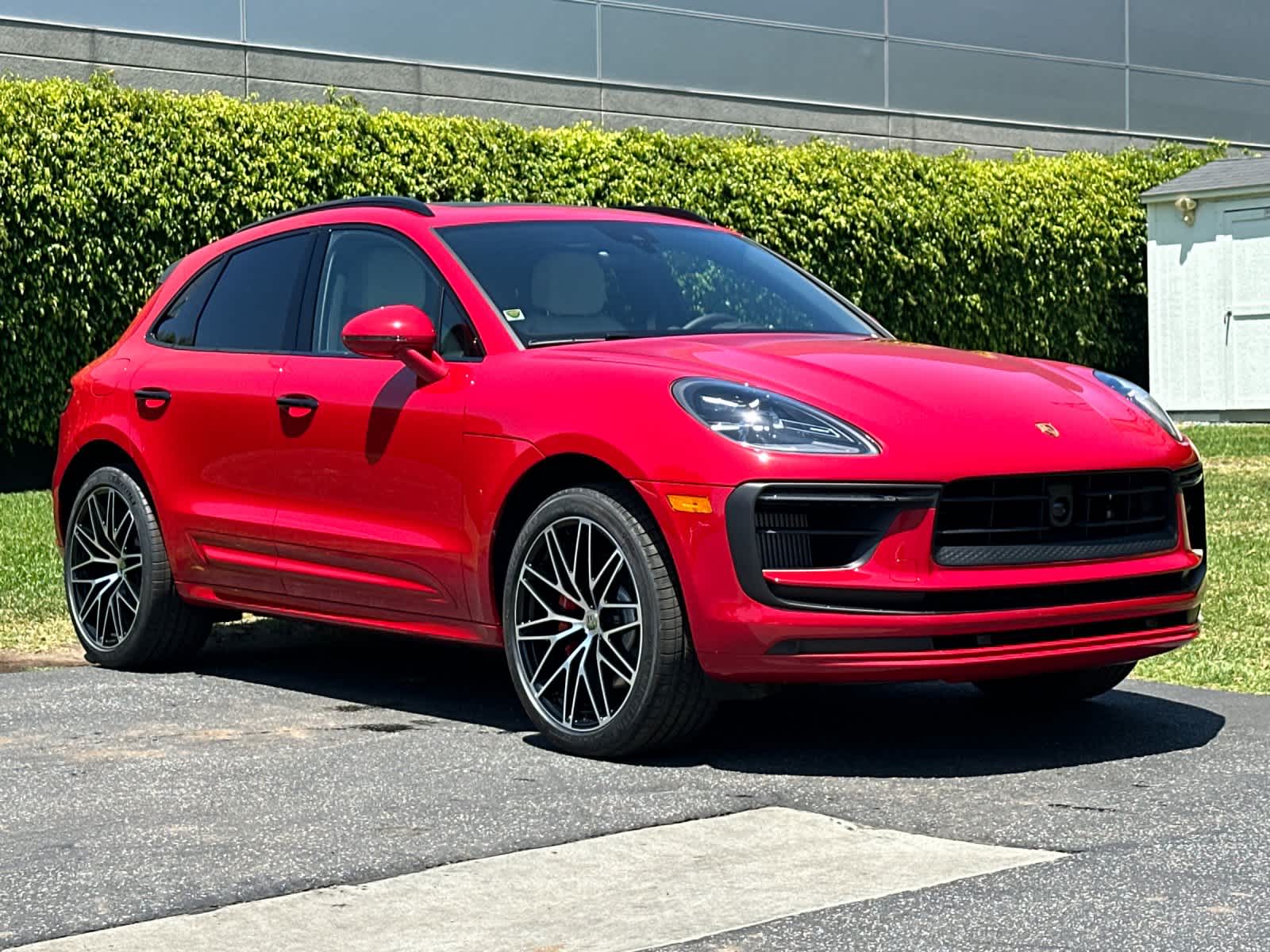 Thumbnail: 2026 Porsche Macan - 10