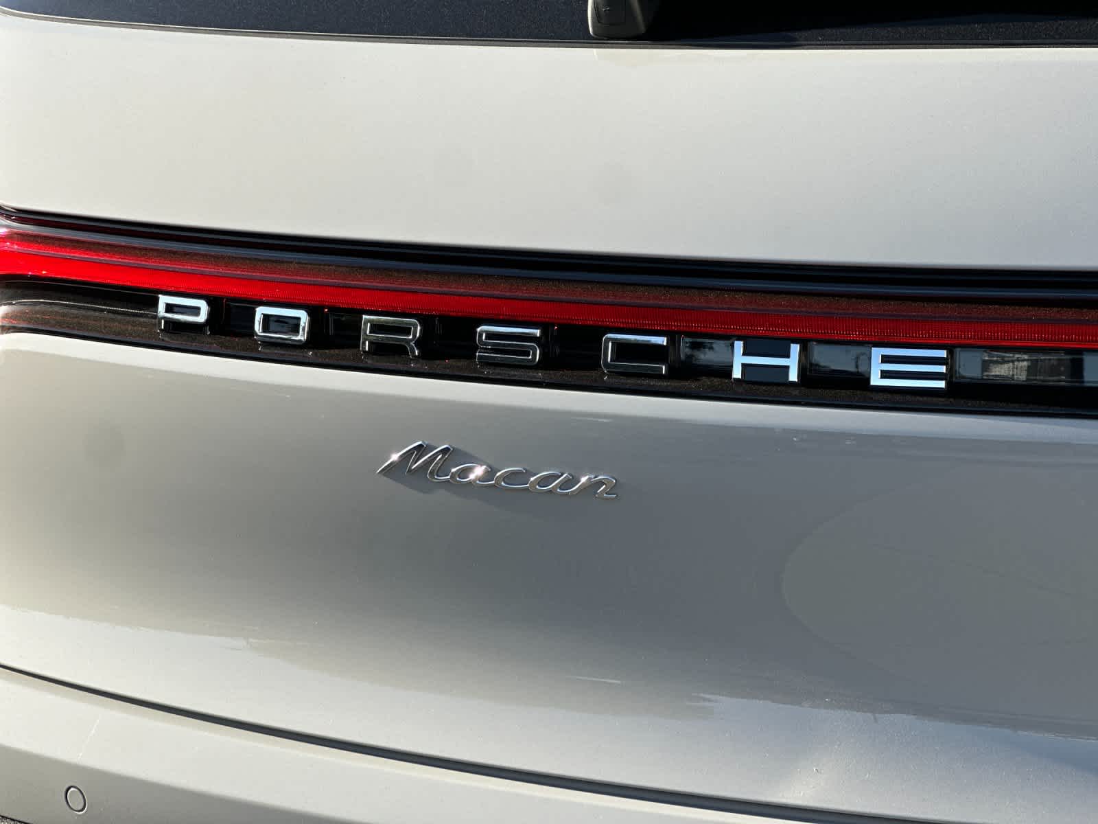 Thumbnail: 2025 Porsche Macan - 31