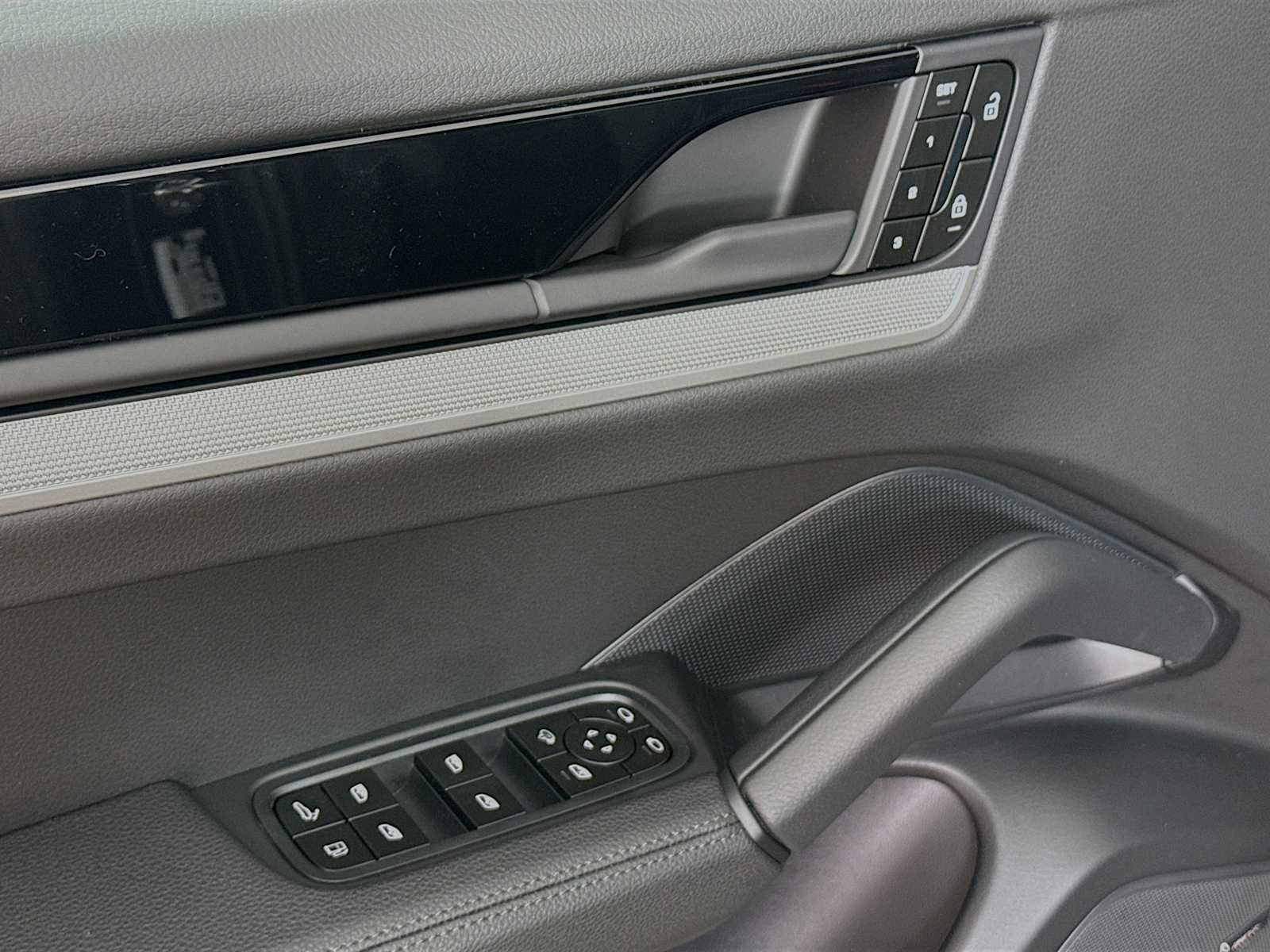 Thumbnail: 2026 Porsche Cayenne - 14