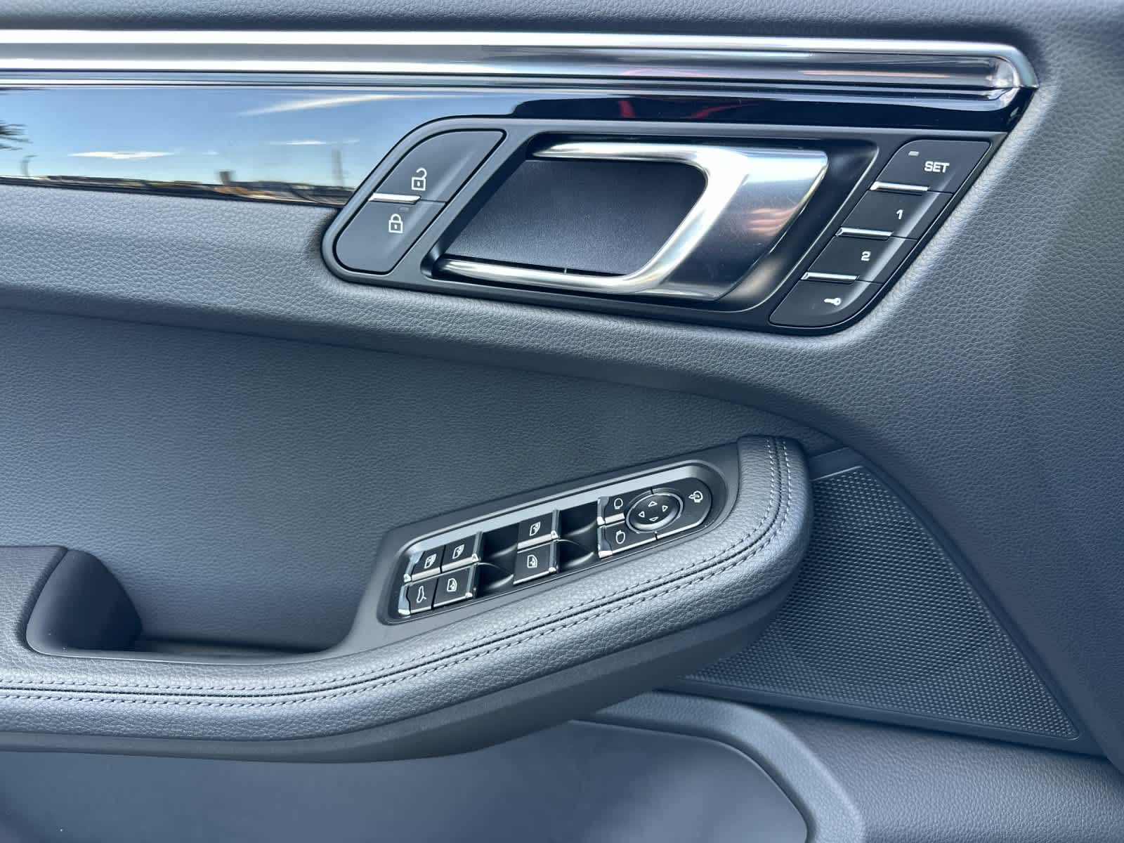 Thumbnail: 2026 Porsche Macan - 12