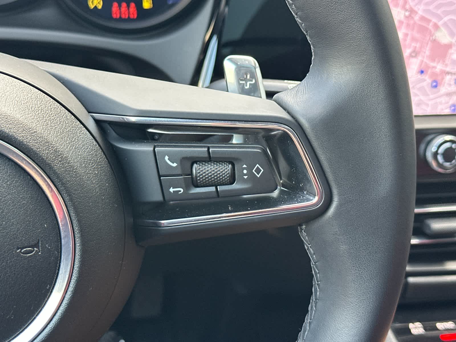 Thumbnail: 2025 Porsche Macan - 29