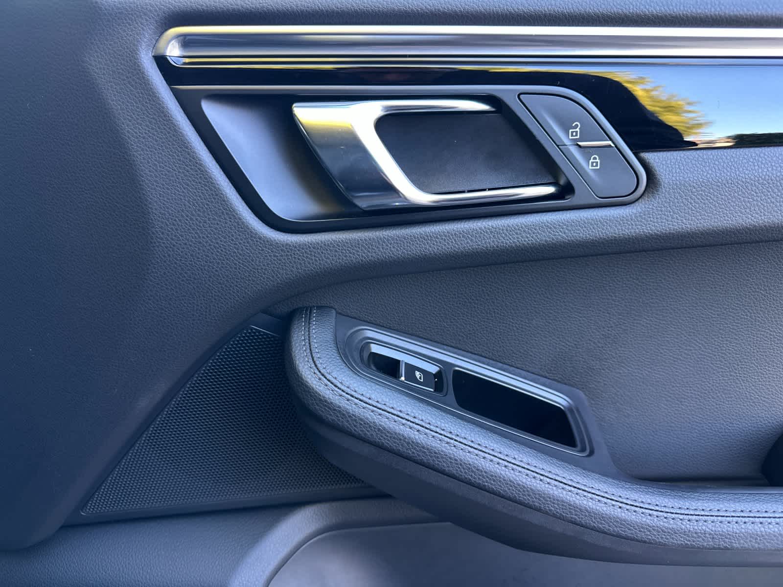 Thumbnail: 2025 Porsche Macan - 19