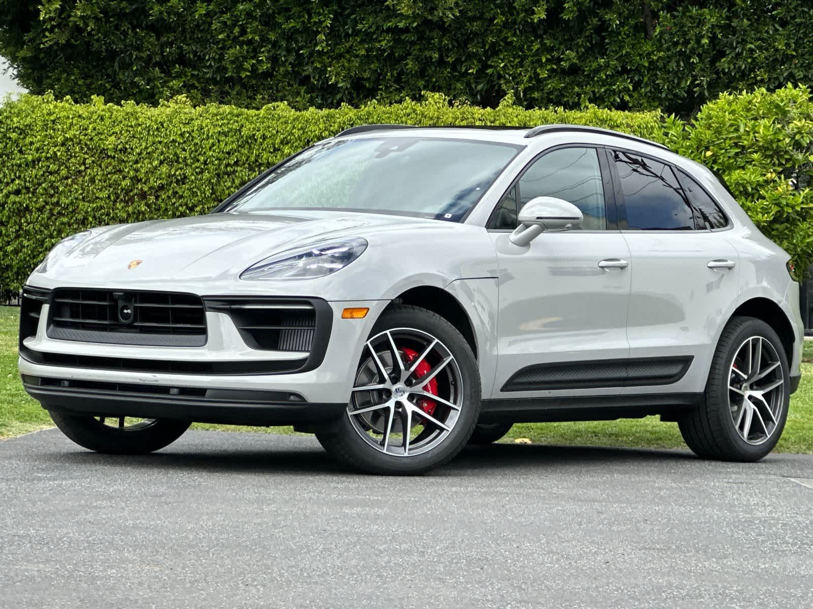 Thumbnail: 2026 Porsche Macan - 1