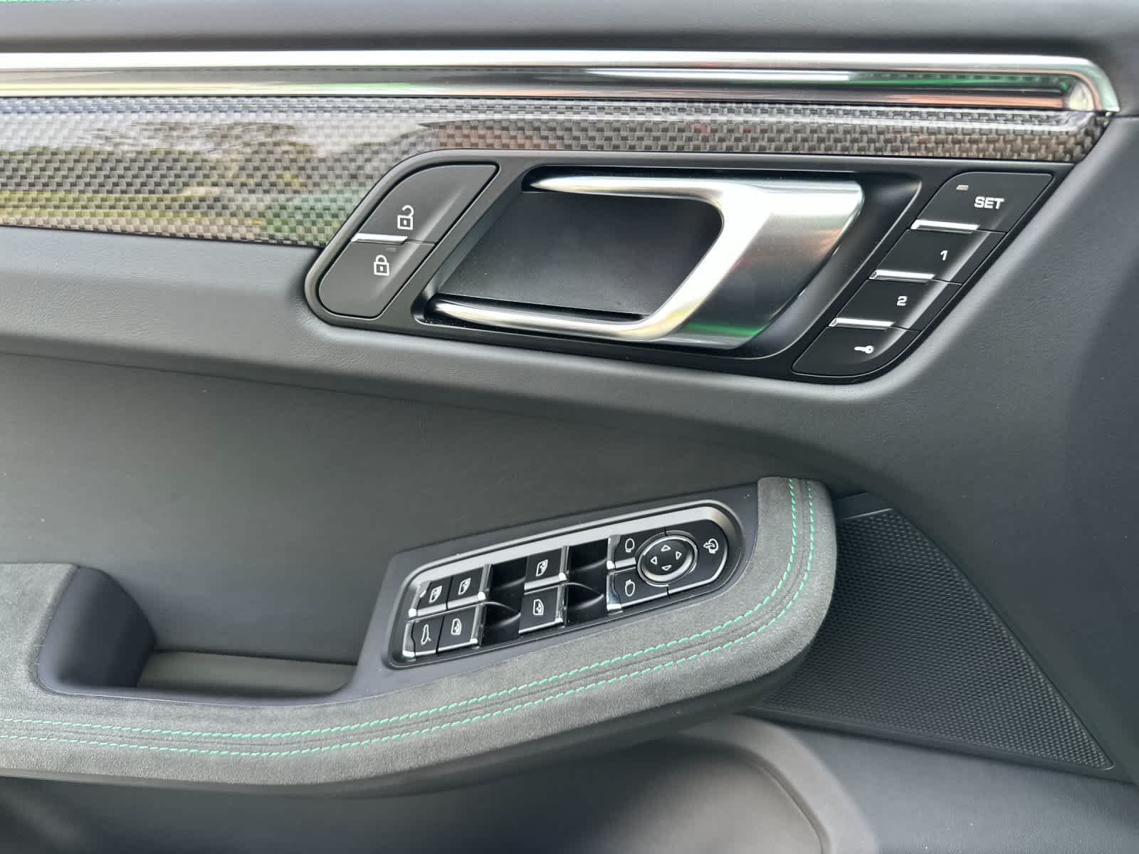 Thumbnail: 2026 Porsche Macan - 12