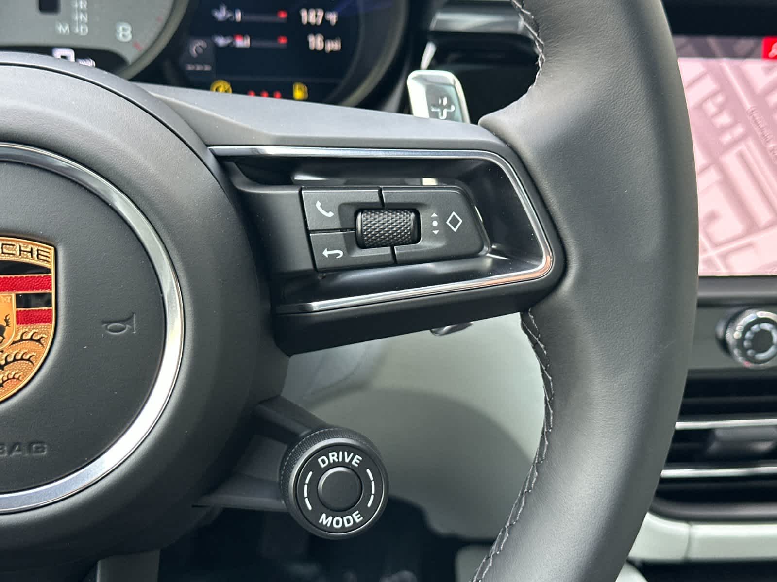 Thumbnail: 2026 Porsche Macan - 28