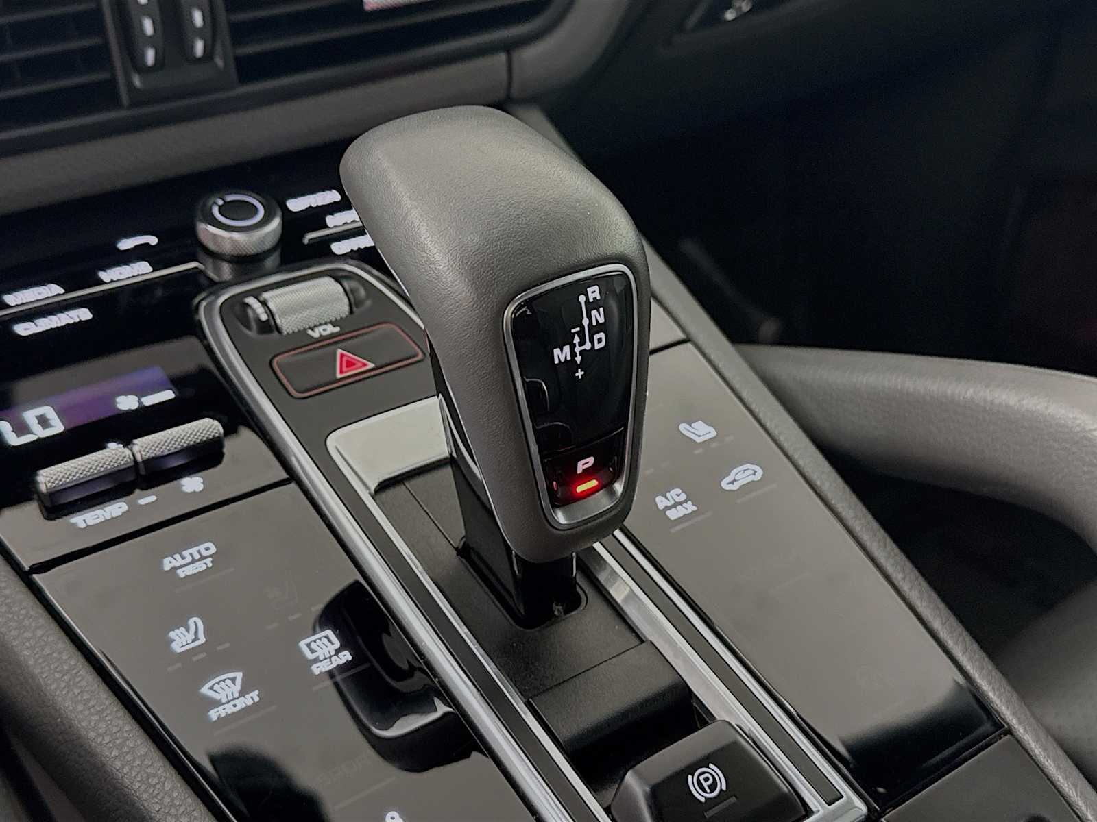 Thumbnail: 2022 Porsche Cayenne - 14