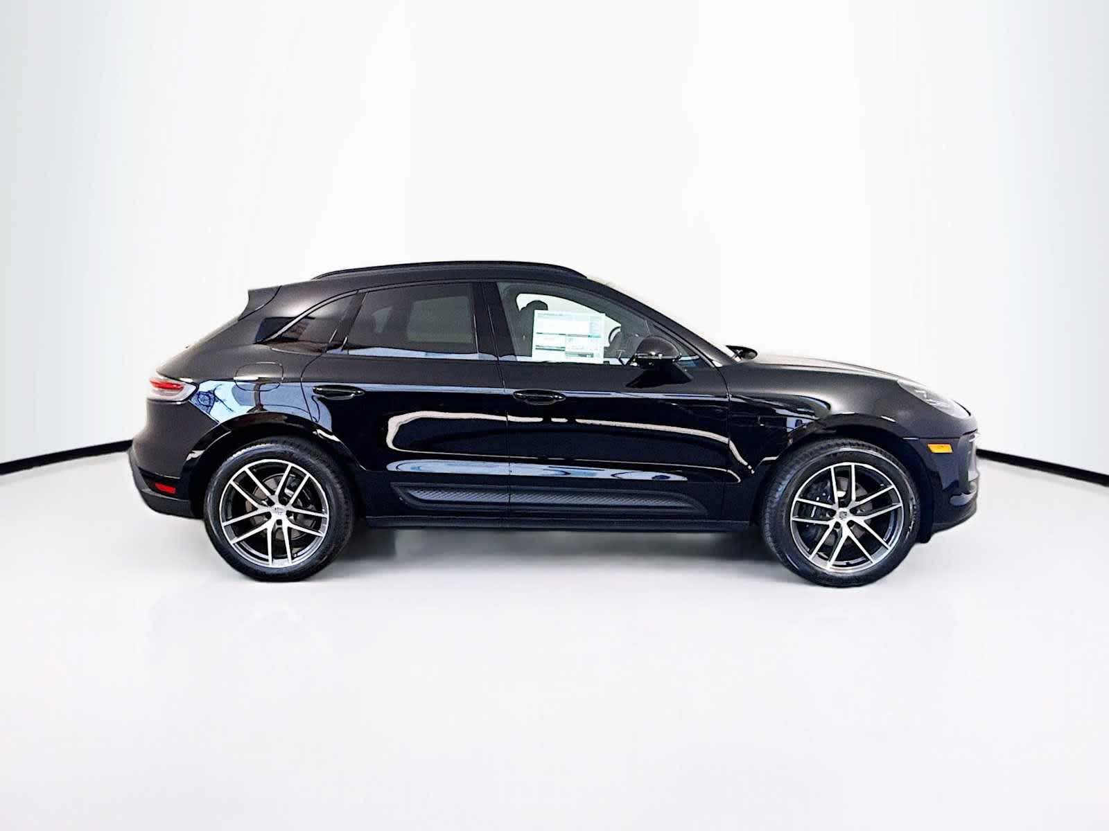 Thumbnail: 2025 Porsche Macan - 8