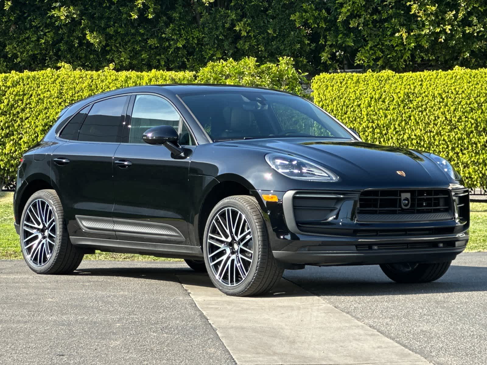Thumbnail: 2026 Porsche Macan - 10
