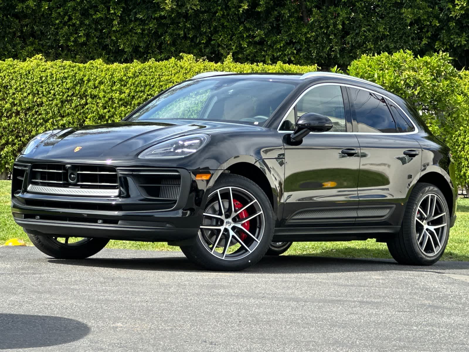 Thumbnail: 2026 Porsche Macan - 1