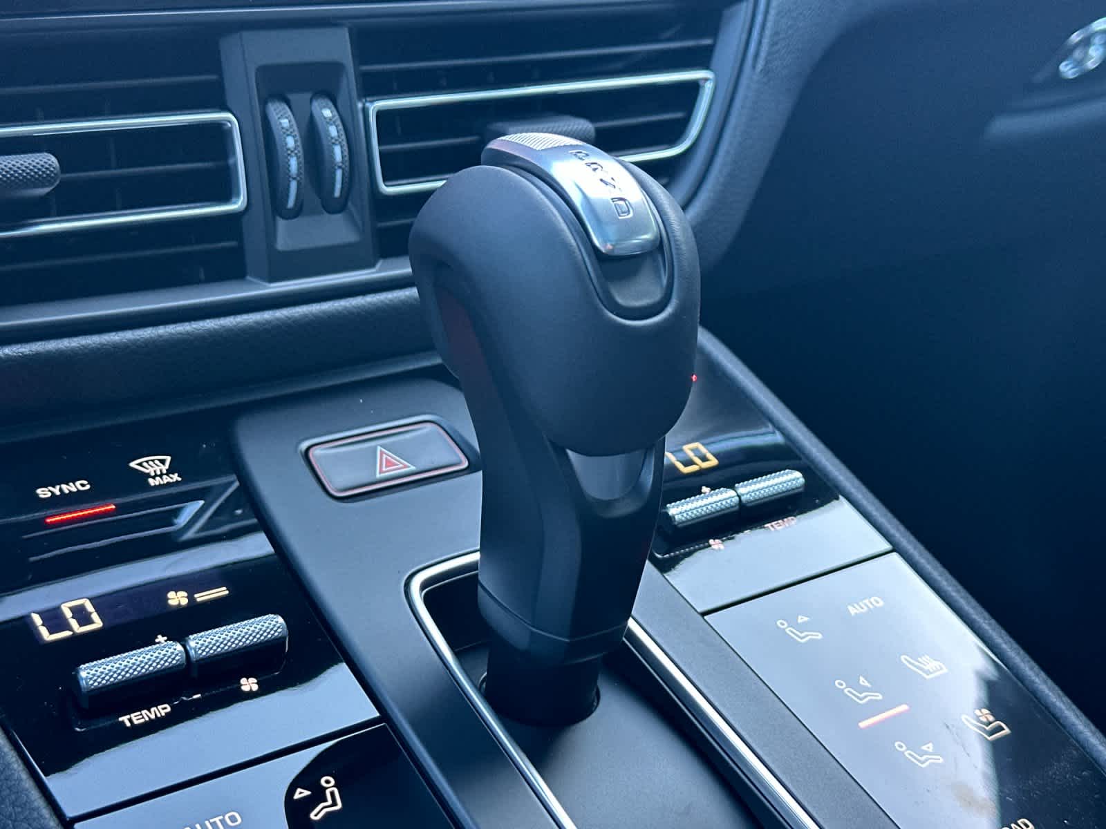 Thumbnail: 2026 Porsche Macan - 25