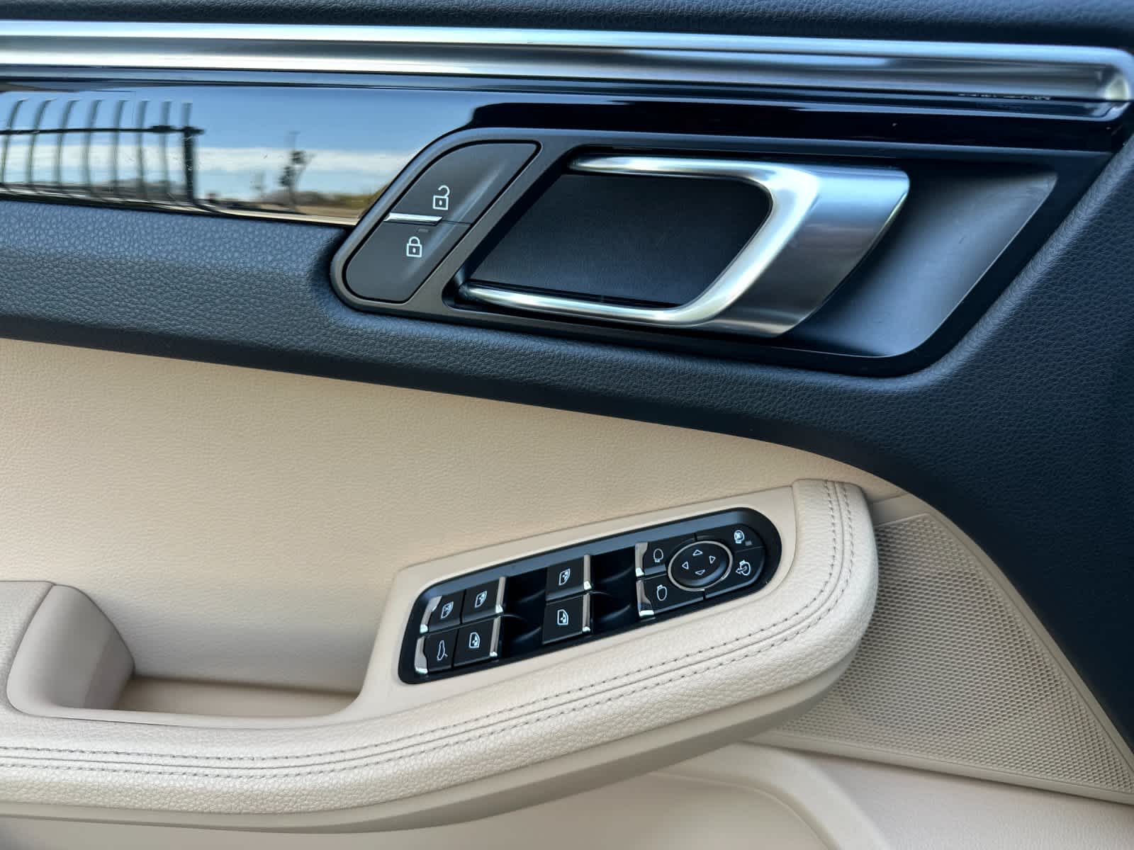 Thumbnail: 2020 Porsche Macan - 12