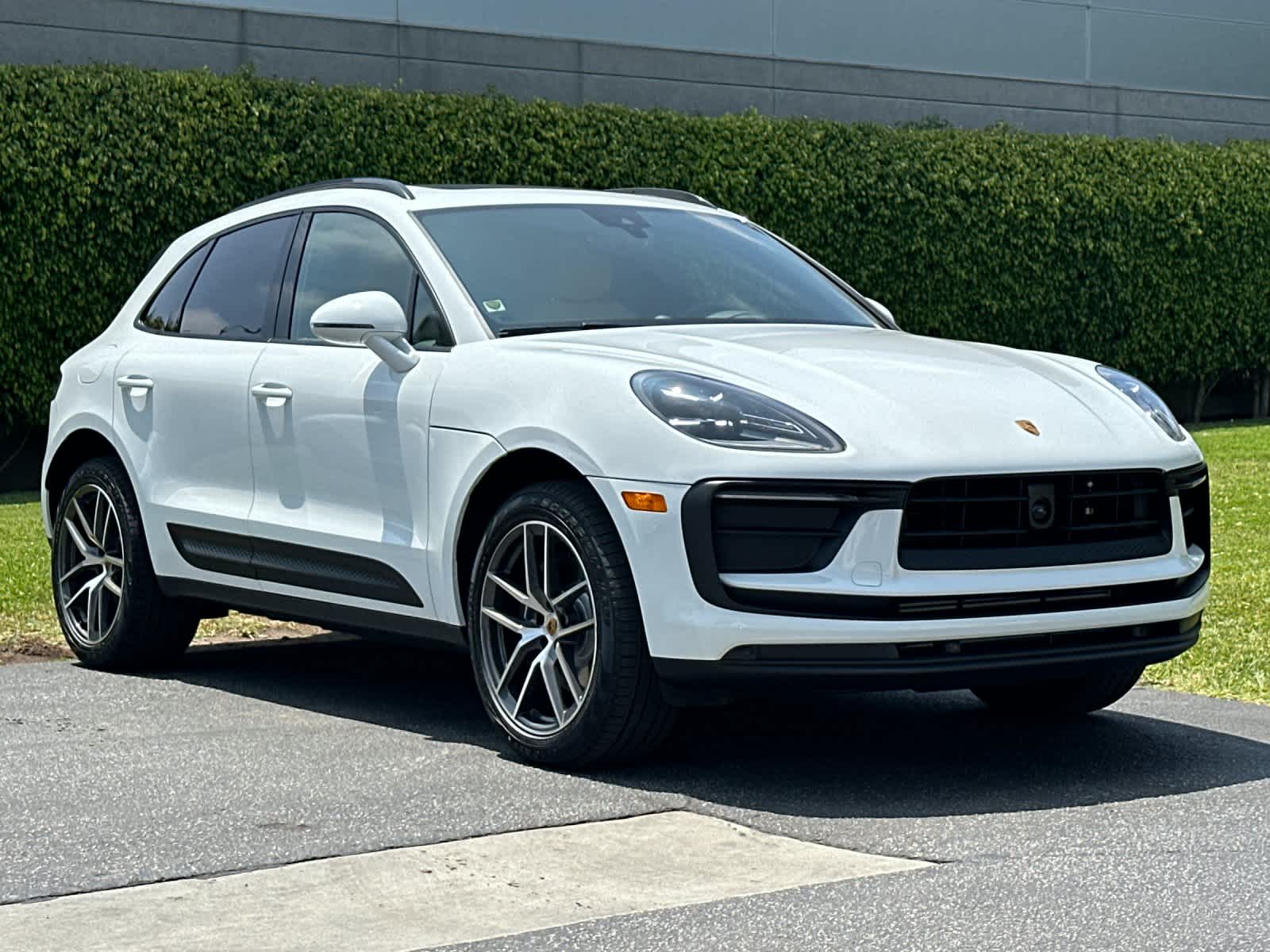 Thumbnail: 2026 Porsche Macan - 10