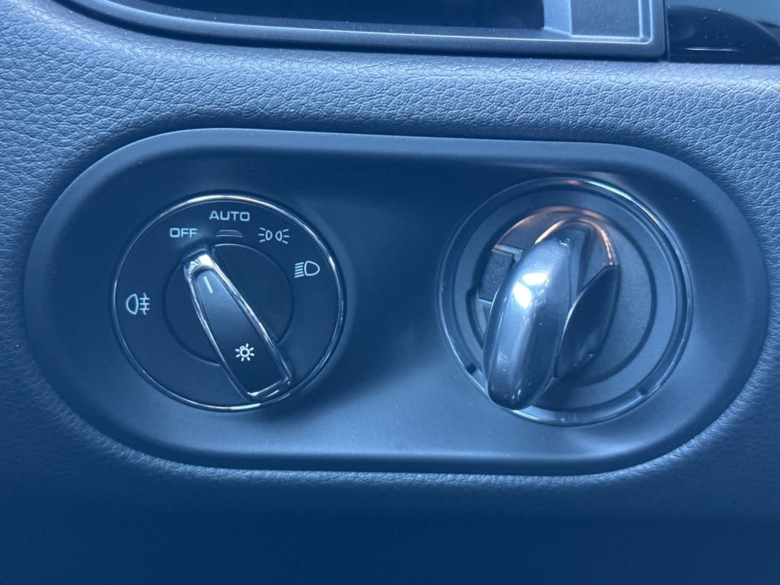 Thumbnail: 2026 Porsche Macan - 30