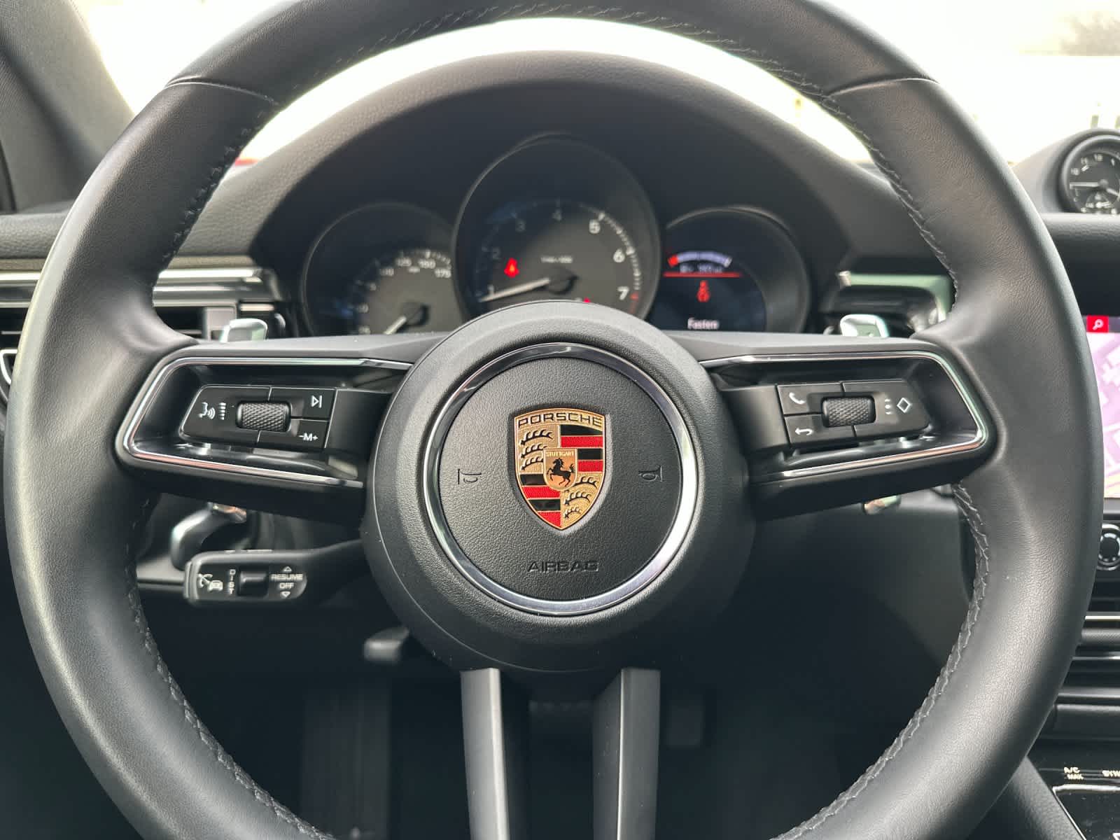 Thumbnail: 2025 Porsche Macan - 25