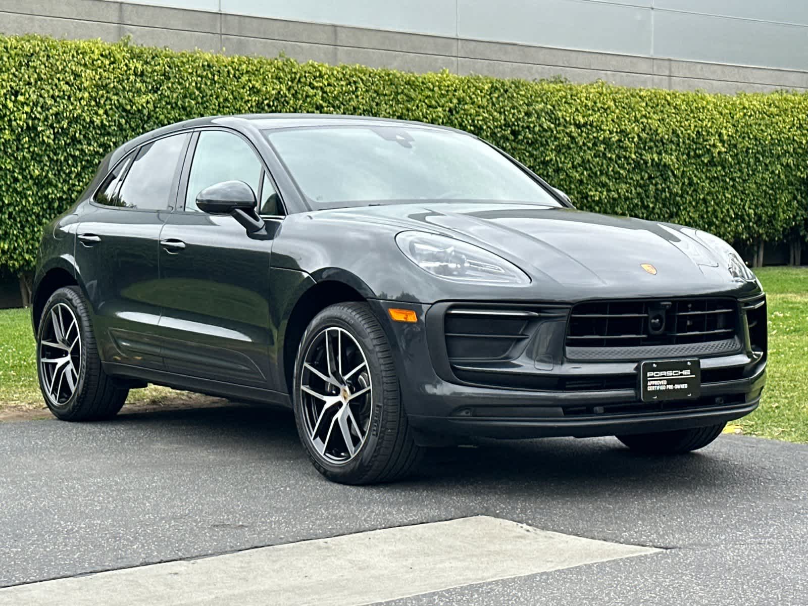 Thumbnail: 2025 Porsche Macan - 10