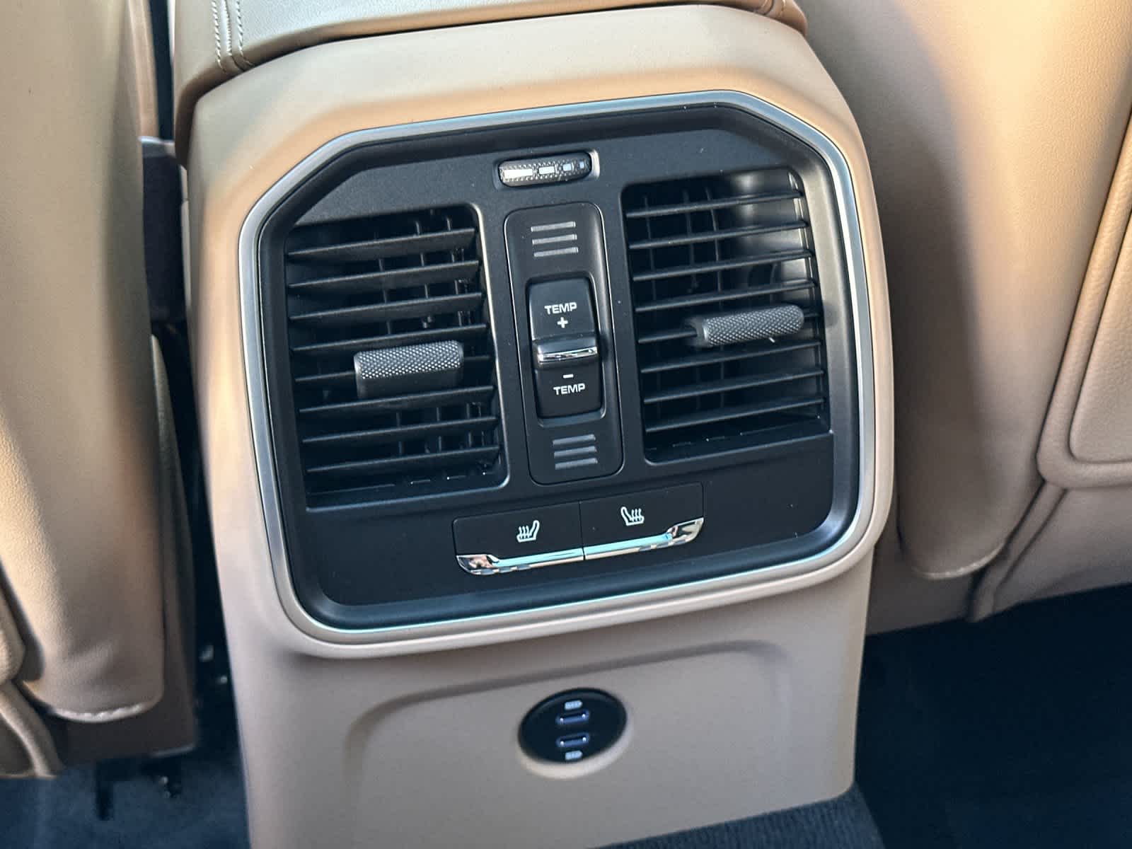 Thumbnail: 2026 Porsche Macan - 14