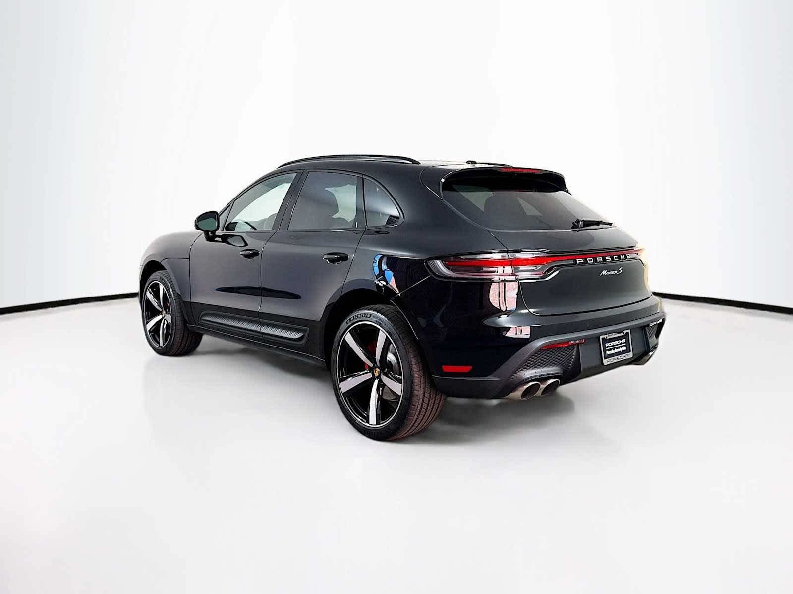 Thumbnail: 2026 Porsche Macan - 3