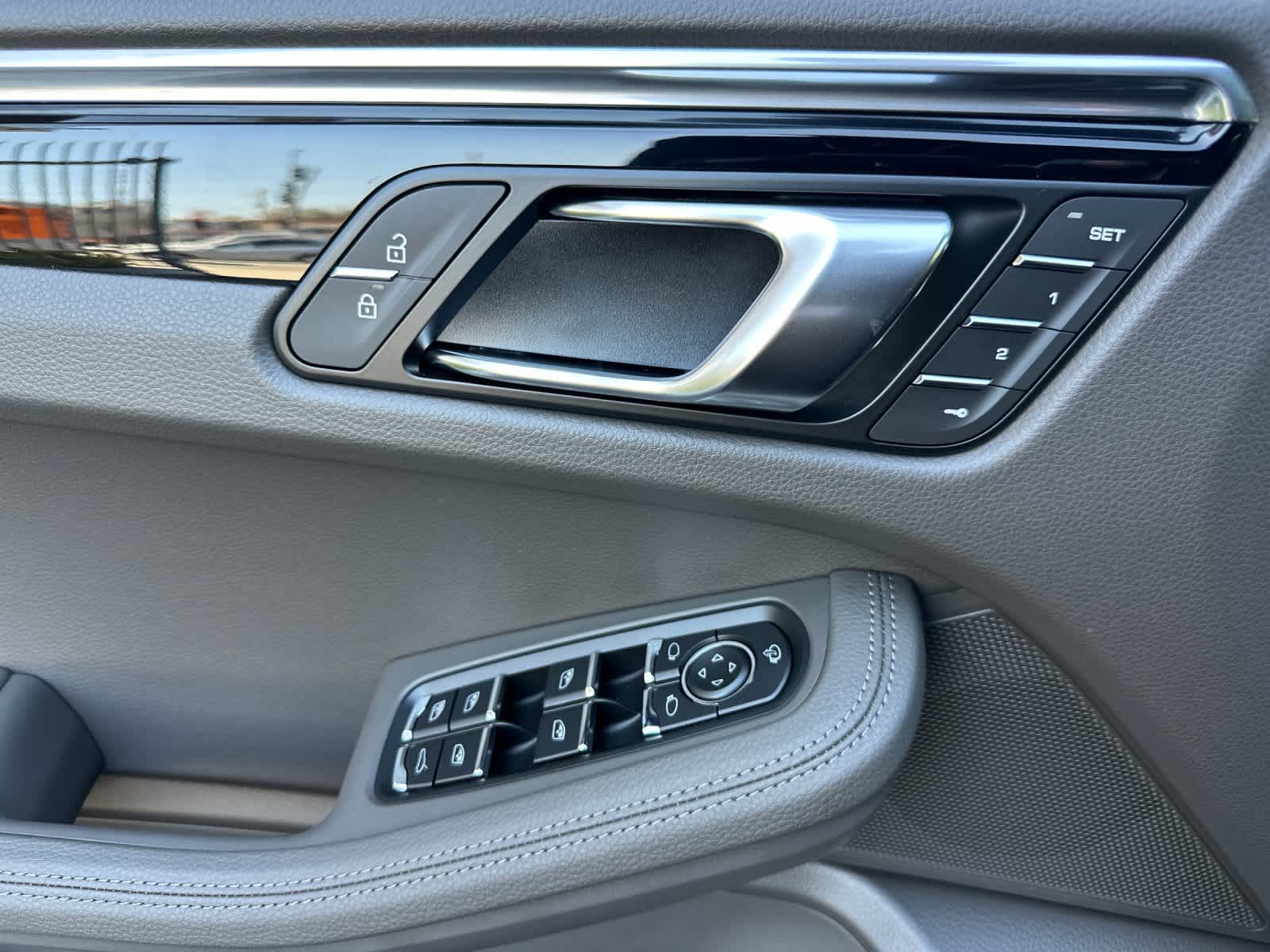 Thumbnail: 2026 Porsche Macan - 12