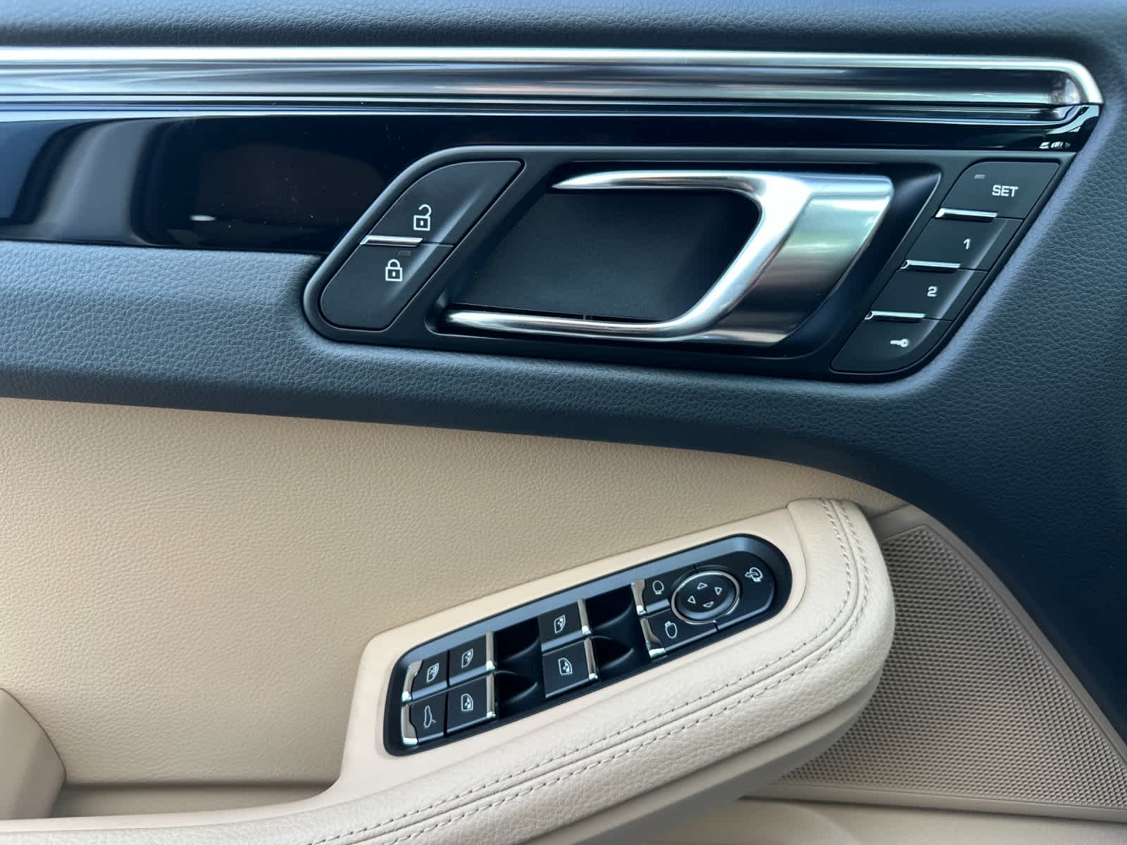 Thumbnail: 2026 Porsche Macan - 12