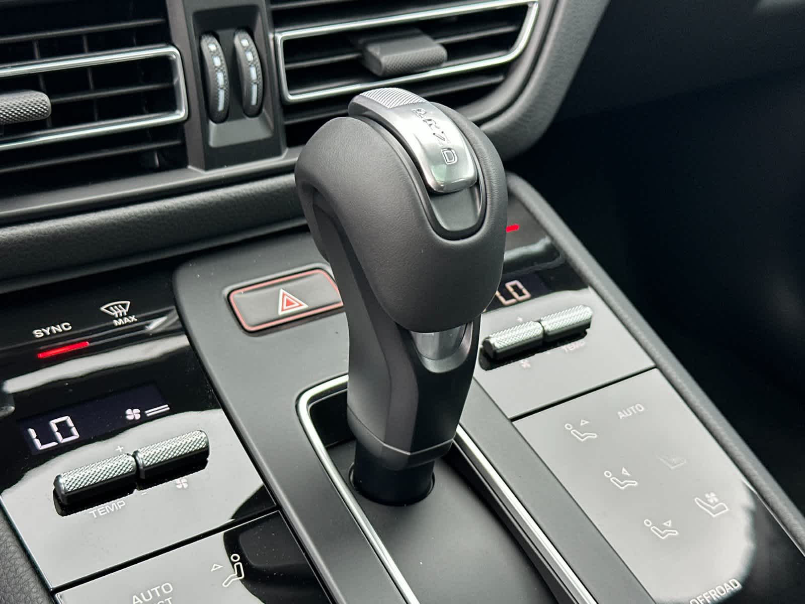 Thumbnail: 2026 Porsche Macan - 25