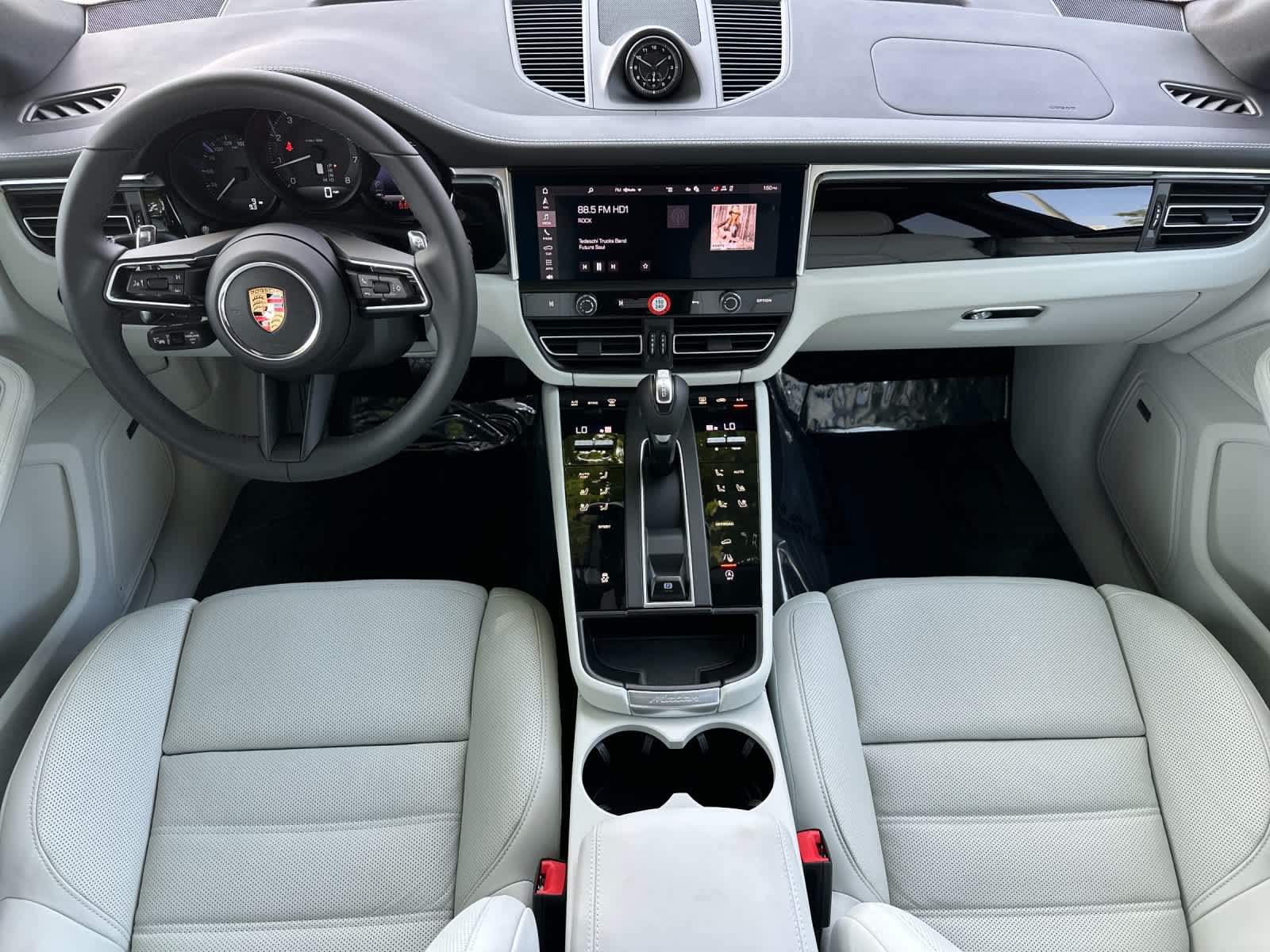 Thumbnail: 2026 Porsche Macan - 6