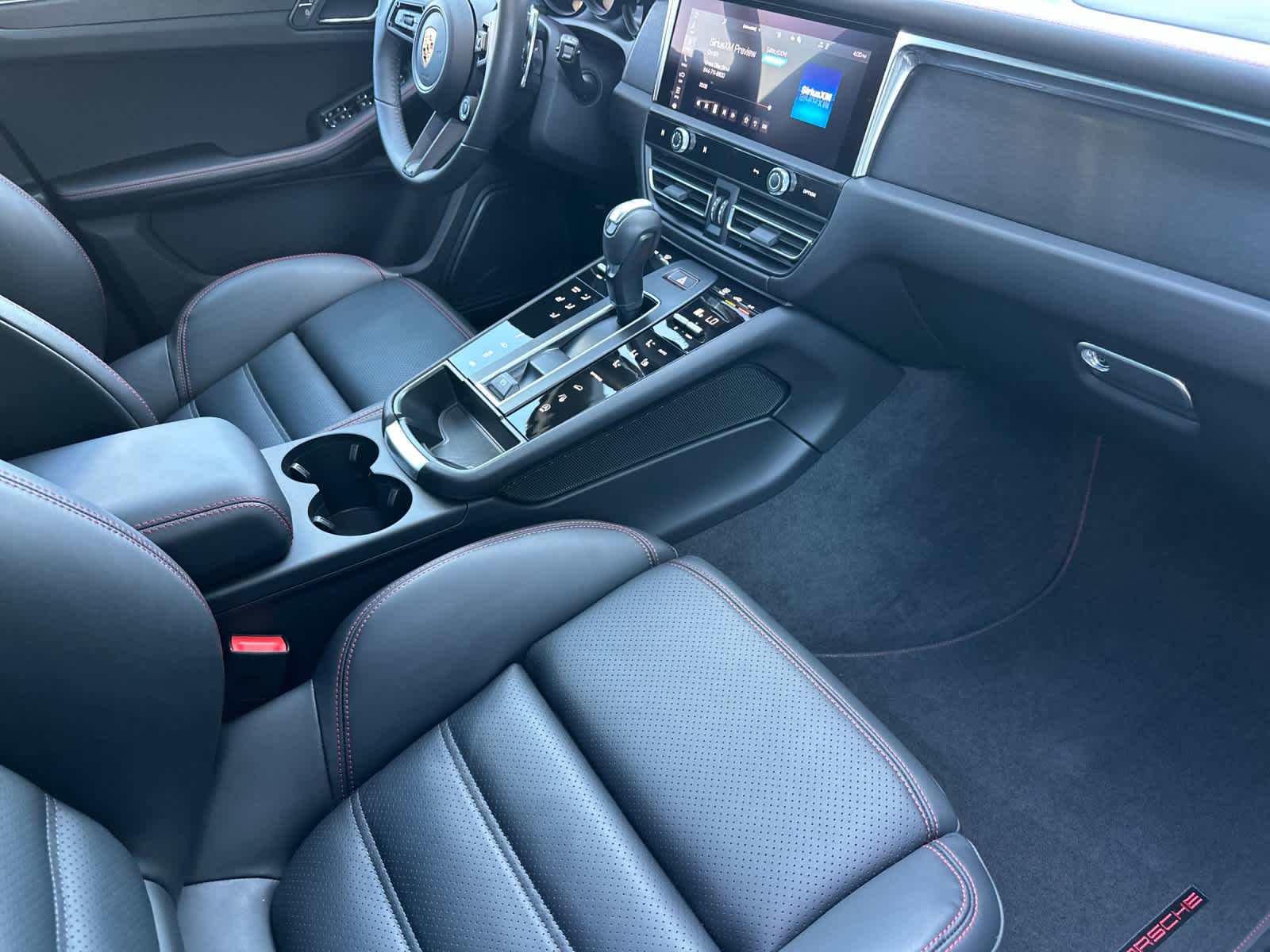 Thumbnail: 2026 Porsche Macan - 17