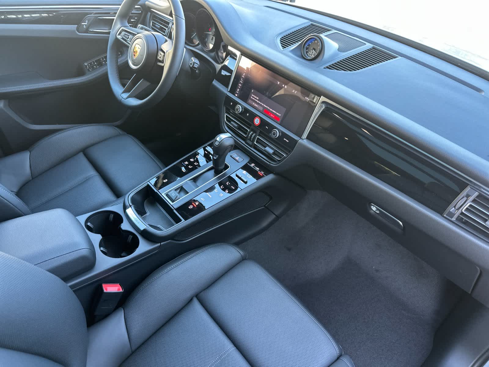 Thumbnail: 2026 Porsche Macan - 17