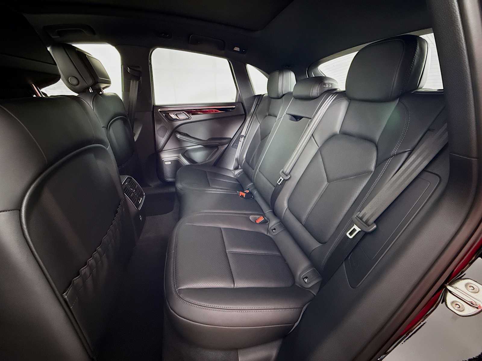 Thumbnail: 2025 Porsche Macan - 17