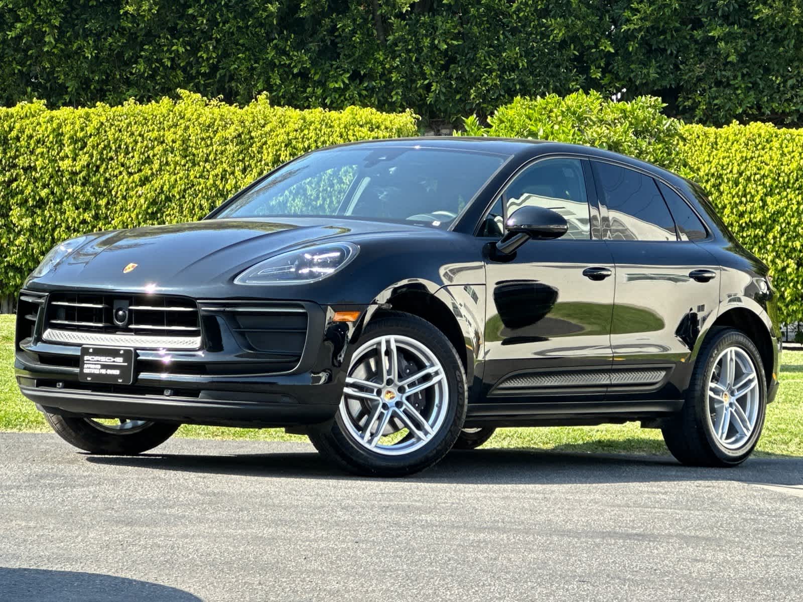 Thumbnail: 2025 Porsche Macan - 1