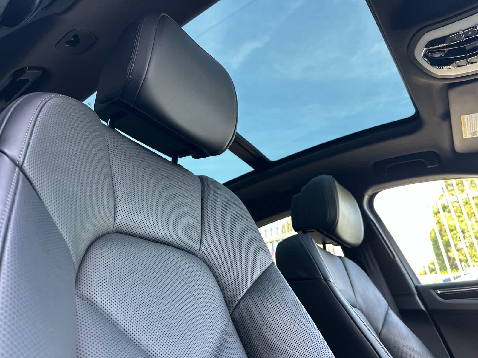 Thumbnail: 2025 Porsche Macan - 18