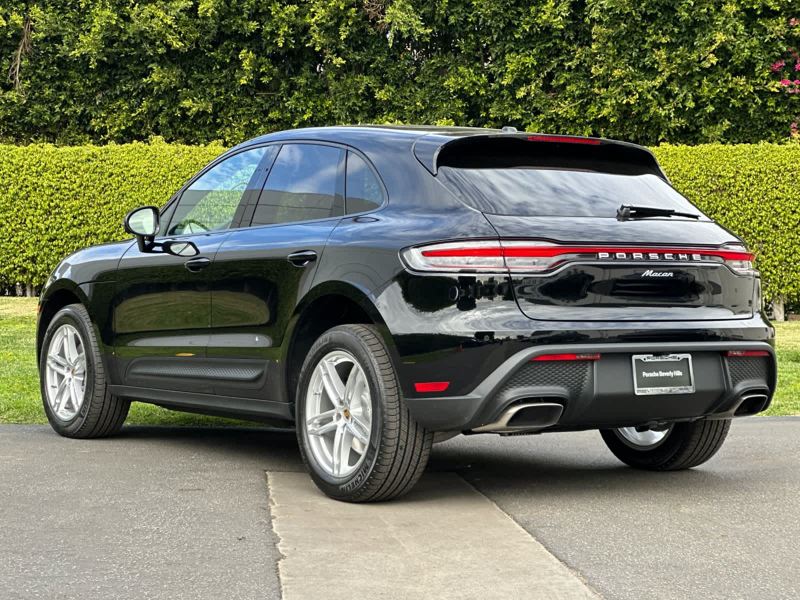 Thumbnail: 2026 Porsche Macan - 3