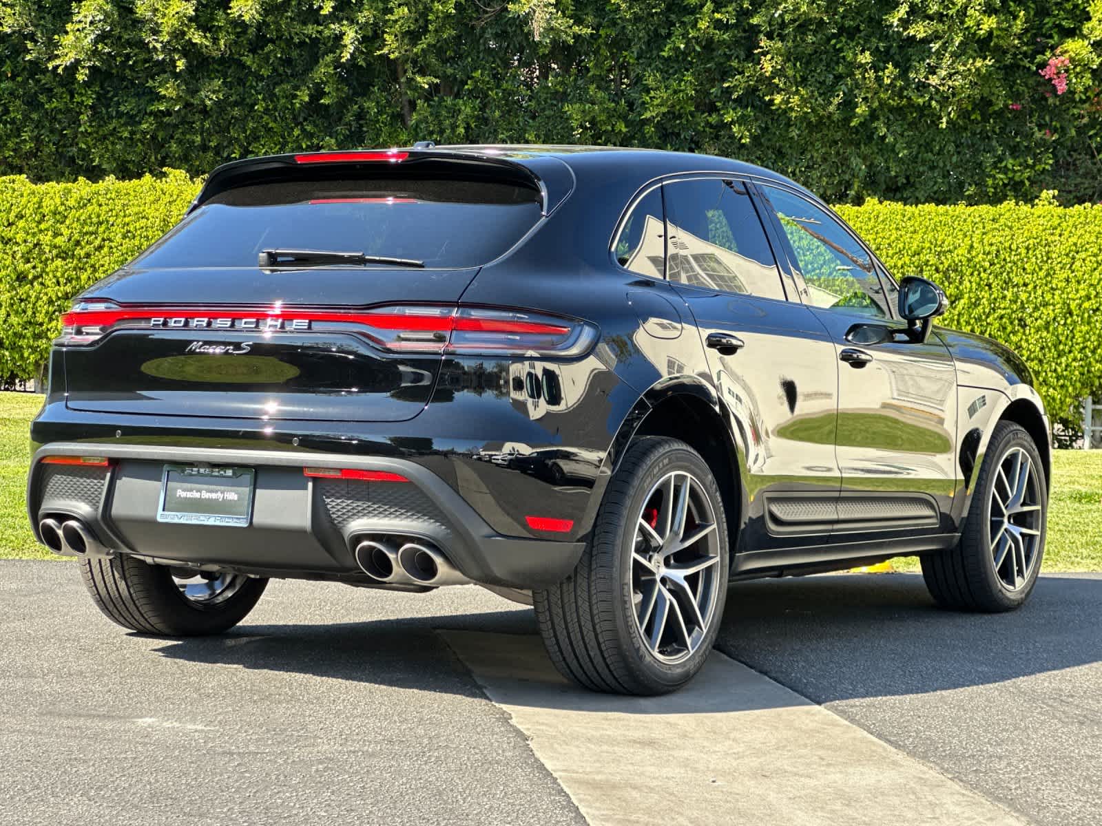 Thumbnail: 2026 Porsche Macan - 8