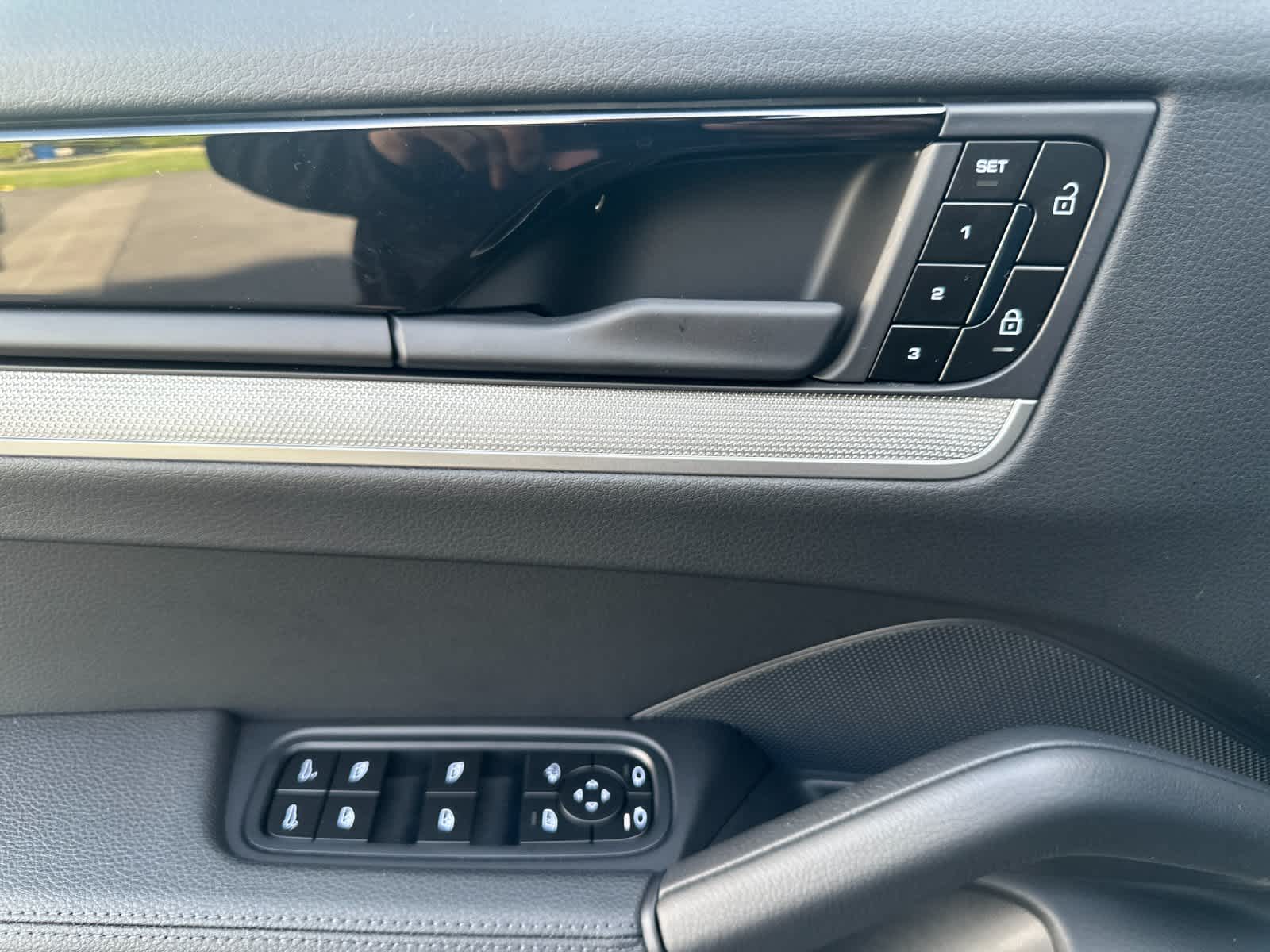 Thumbnail: 2026 Porsche Cayenne - 12