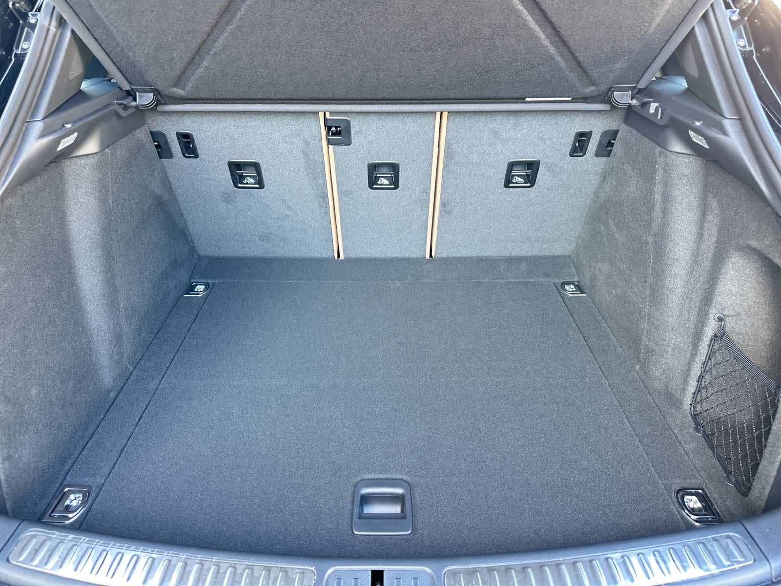 Thumbnail: 2026 Porsche Macan - 16