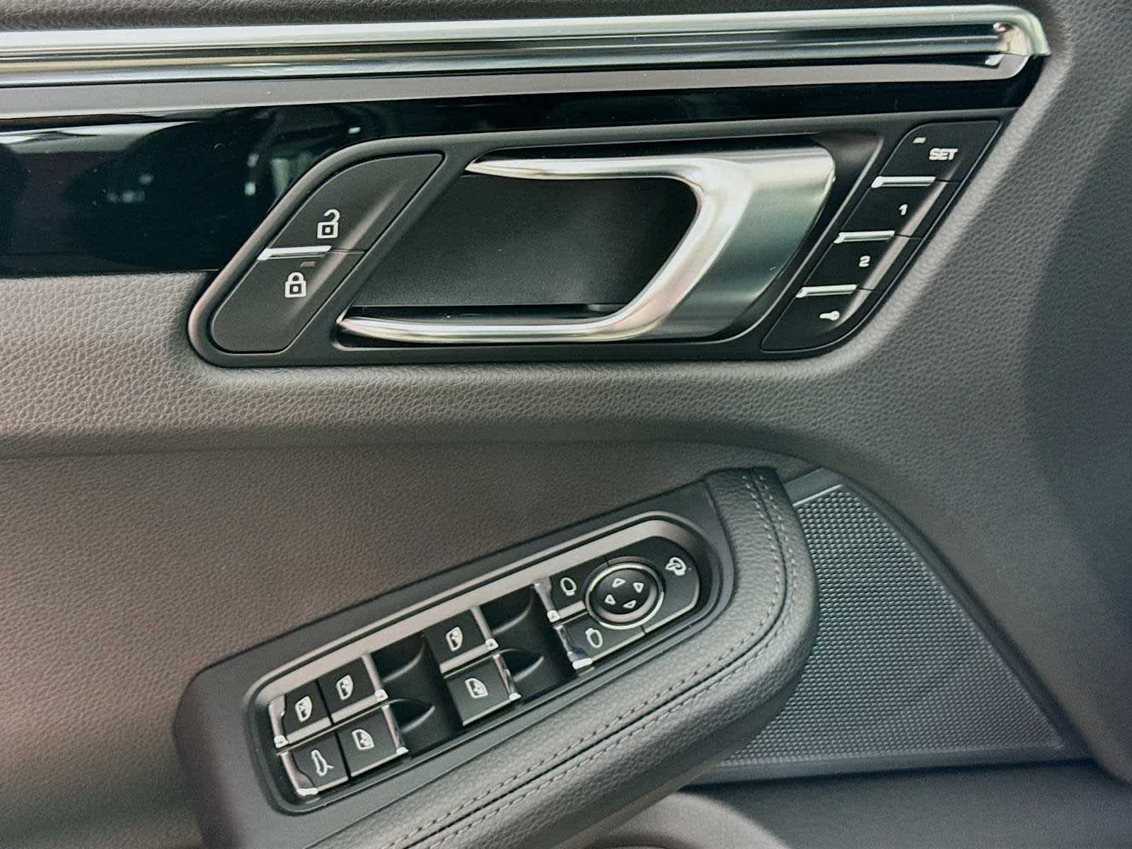 Thumbnail: 2026 Porsche Macan - 14