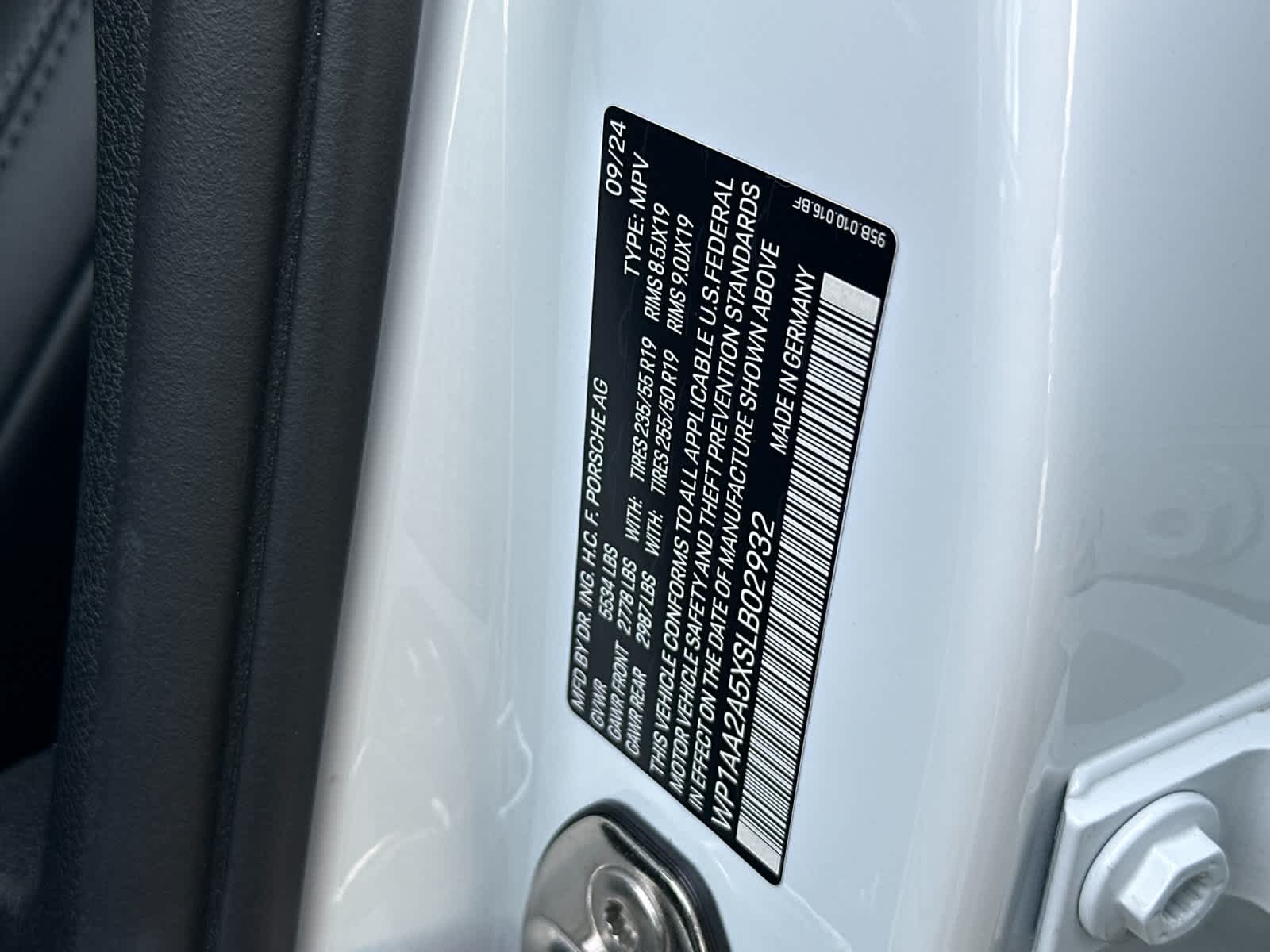 Thumbnail: 2025 Porsche Macan - 33