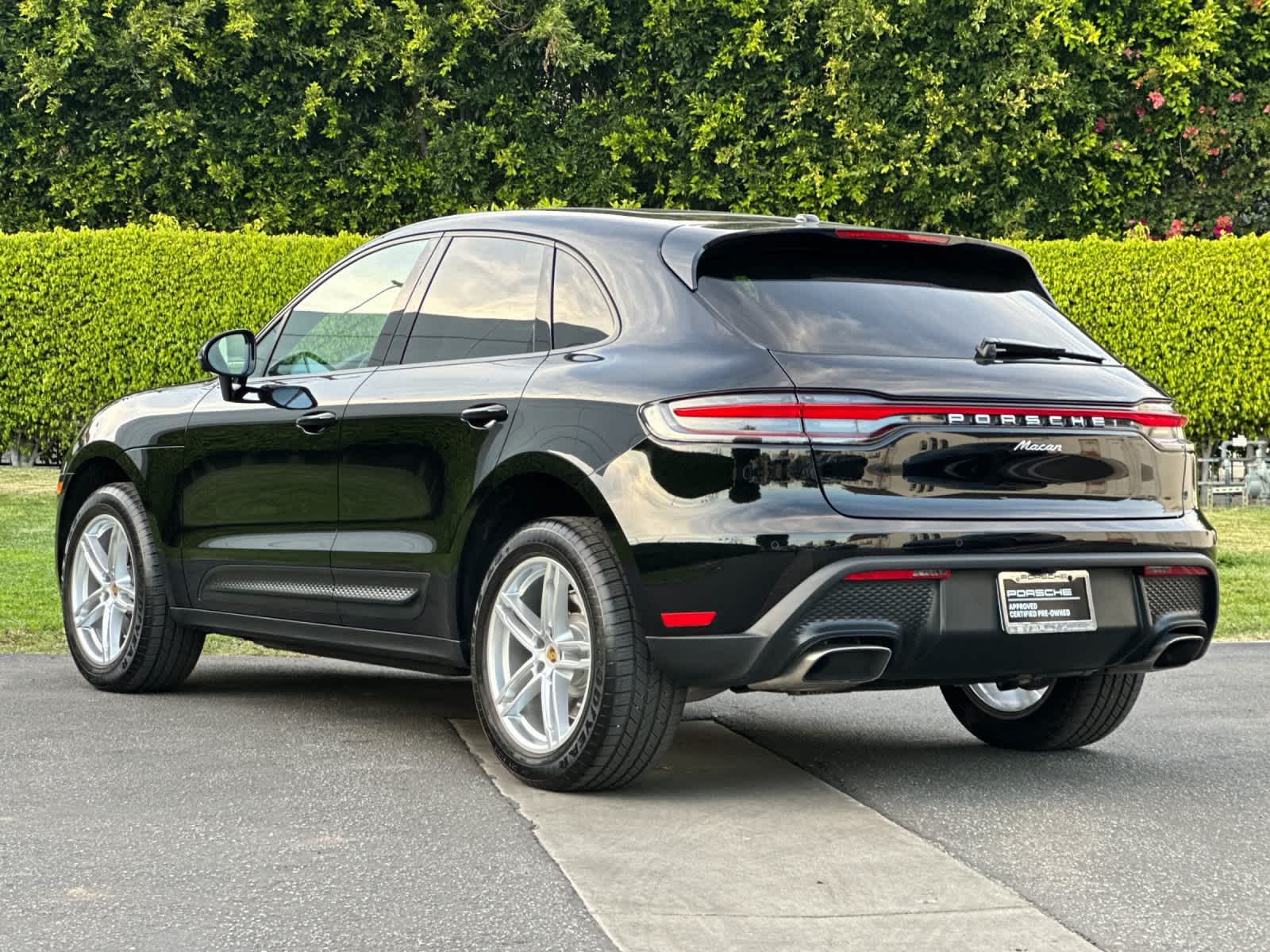 Thumbnail: 2025 Porsche Macan - 3