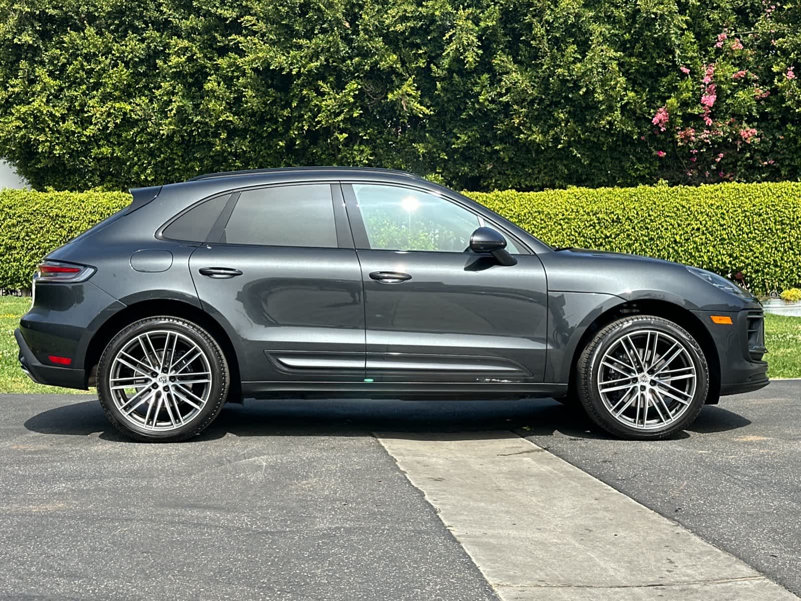 Thumbnail: 2025 Porsche Macan - 9