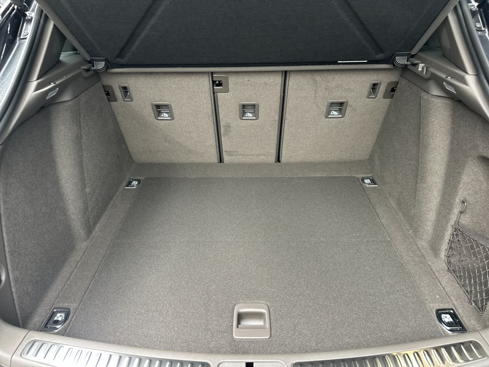 Thumbnail: 2026 Porsche Macan - 16