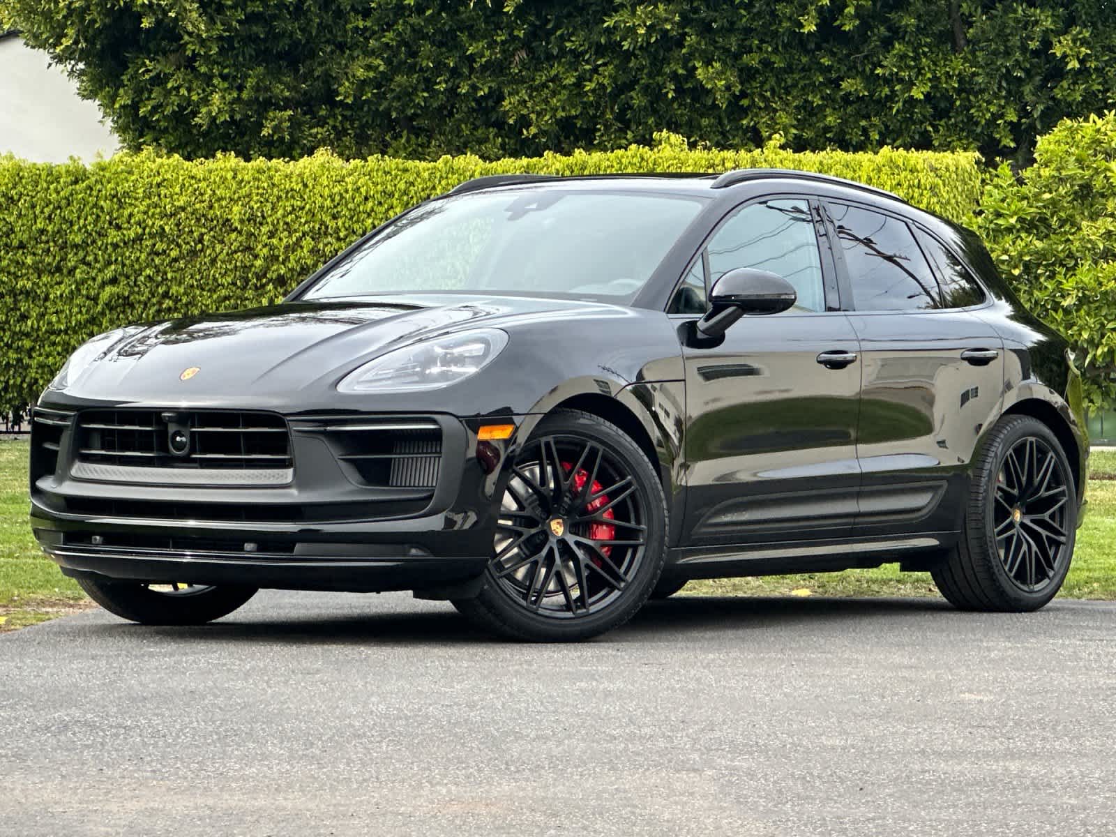 Thumbnail: 2026 Porsche Macan - 1