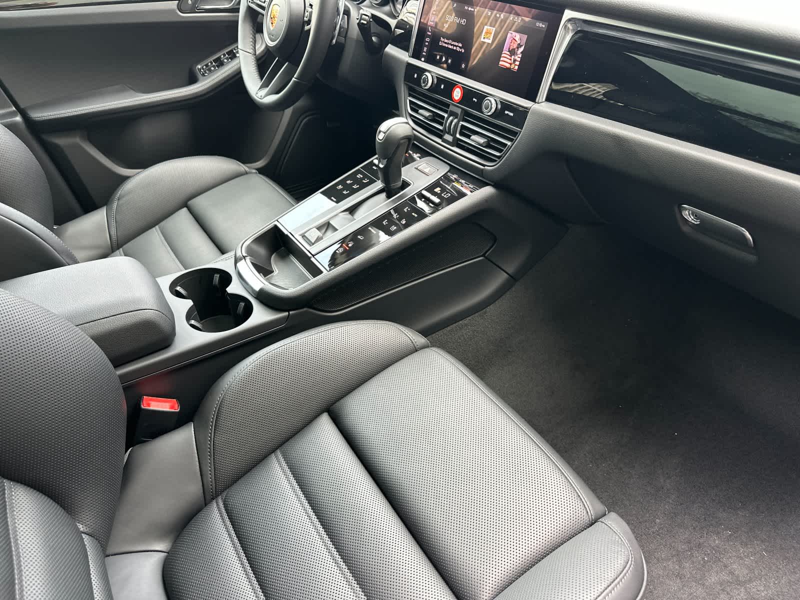 Thumbnail: 2026 Porsche Macan - 17