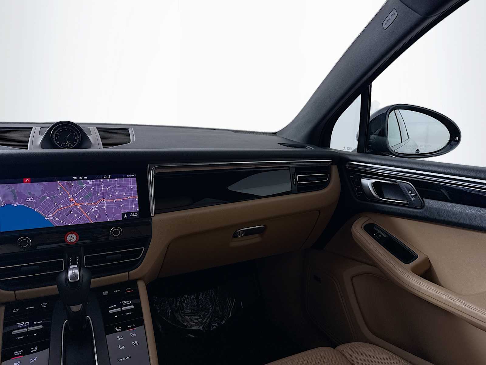 Thumbnail: 2022 Porsche Macan - 20