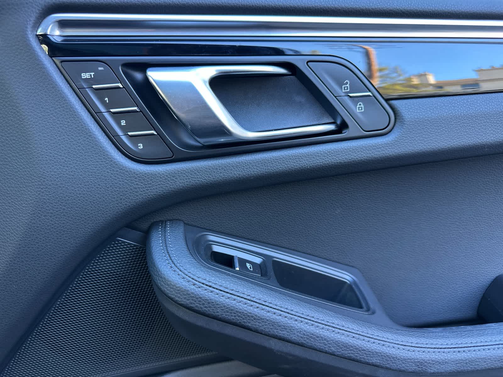 Thumbnail: 2025 Porsche Macan - 19