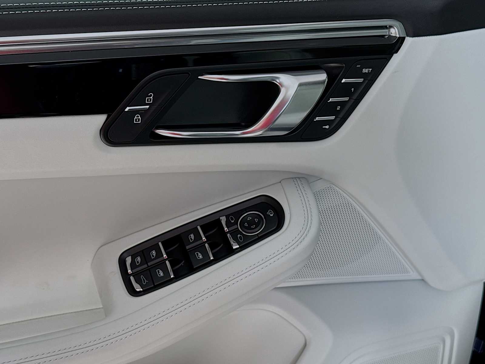 Thumbnail: 2026 Porsche Macan - 14