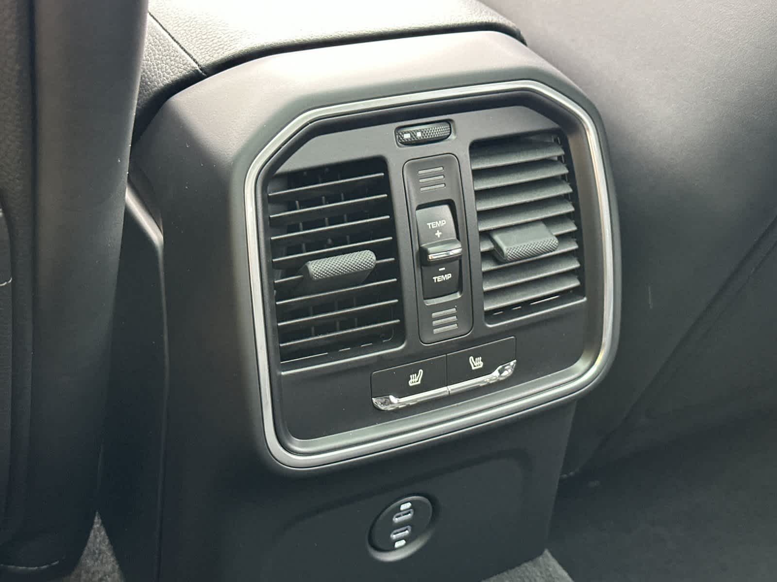 Thumbnail: 2026 Porsche Macan - 14