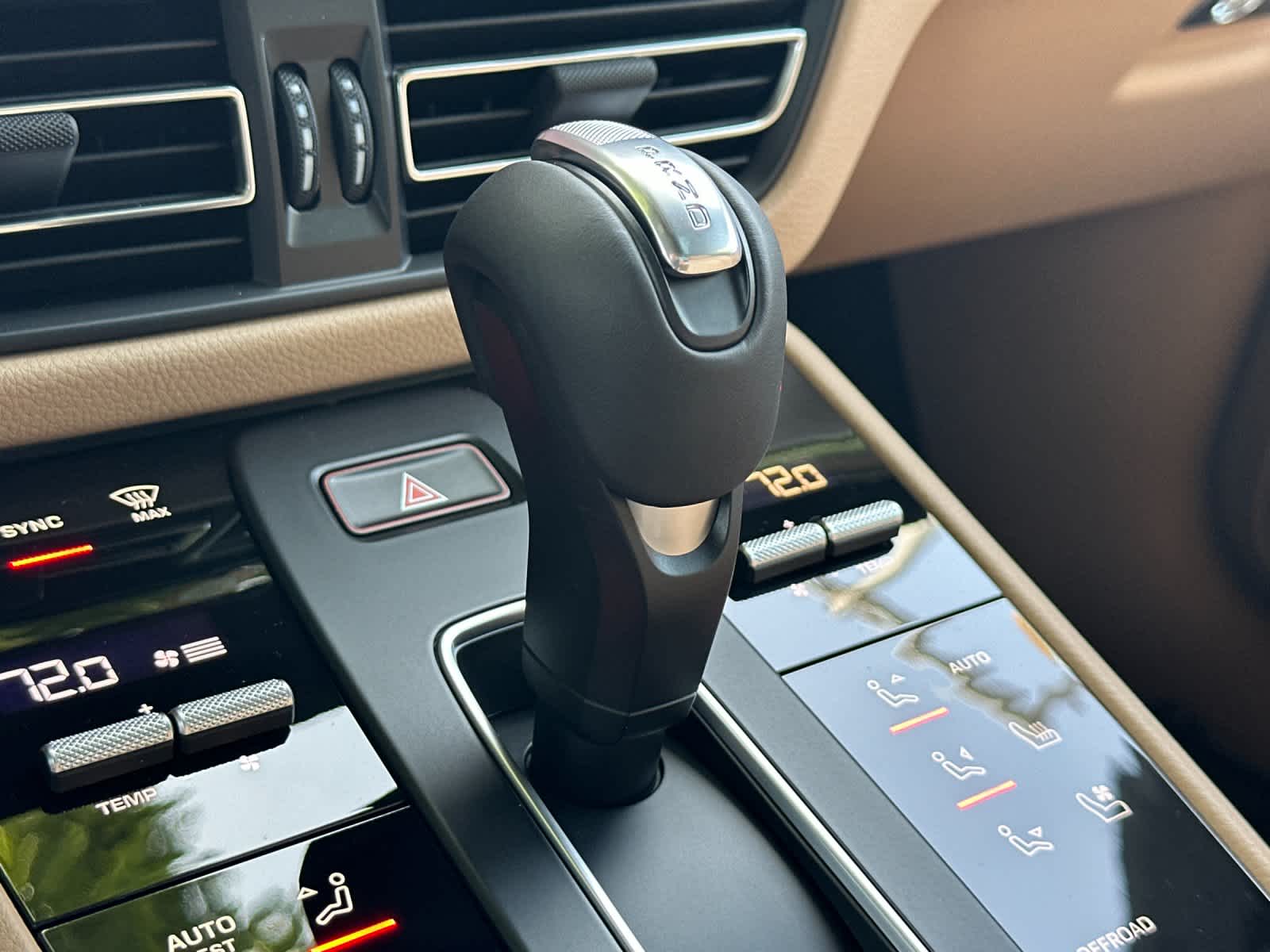 Thumbnail: 2026 Porsche Macan - 24