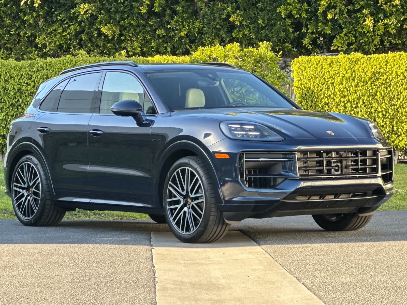 Thumbnail: 2026 Porsche Cayenne - 10