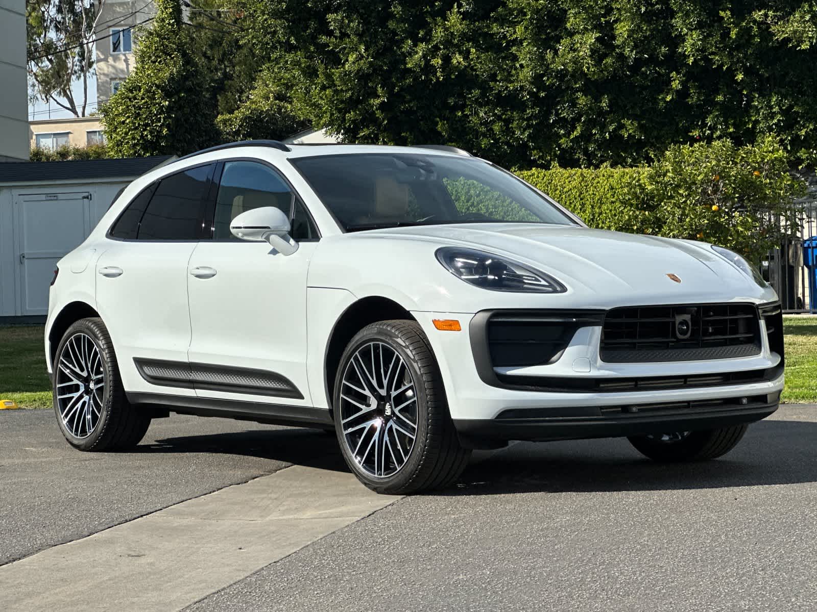 Thumbnail: 2026 Porsche Macan - 10